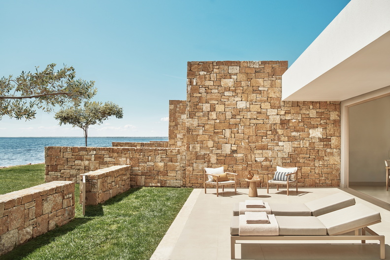 Tiara Holidays - Ikos Olivia deluxe two bedroom bungalow suite terasa
